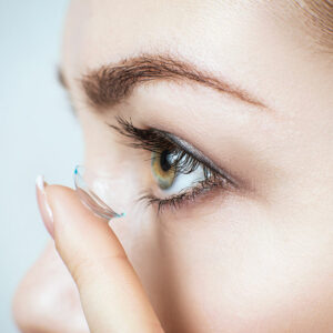 10 things to avoid when wearing contacts