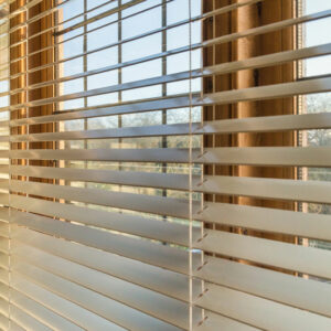 Cleaning window blinds &#8211; Key supplies and steps