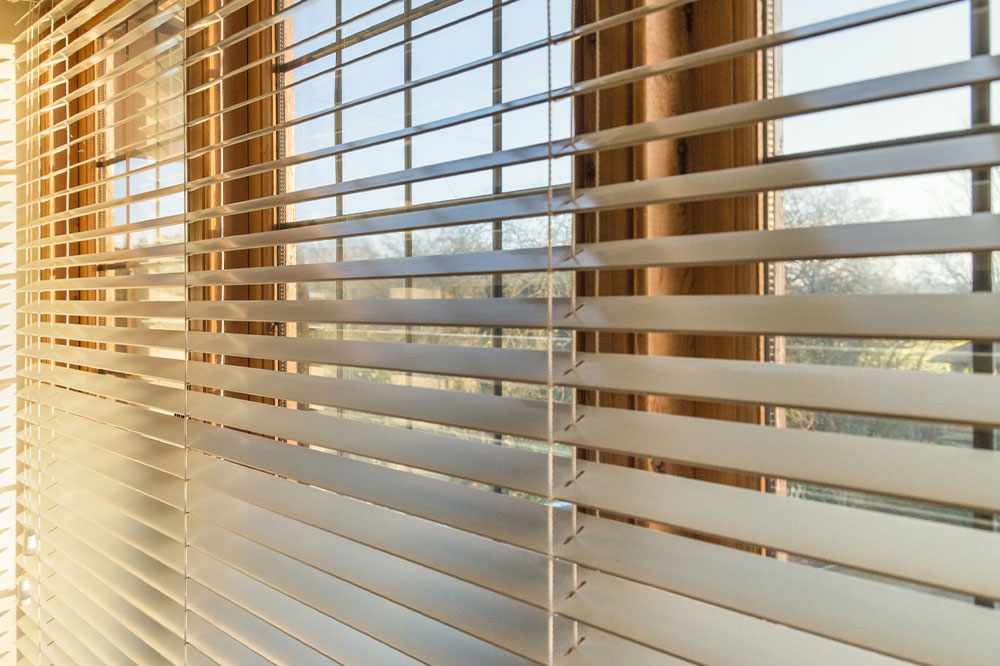 Cleaning window blinds &#8211; Key supplies and steps