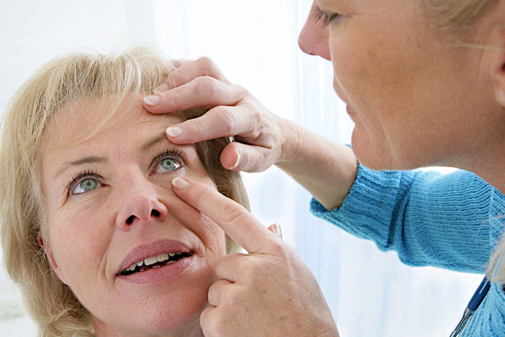 10 early warning signs of age-related macular degeneration